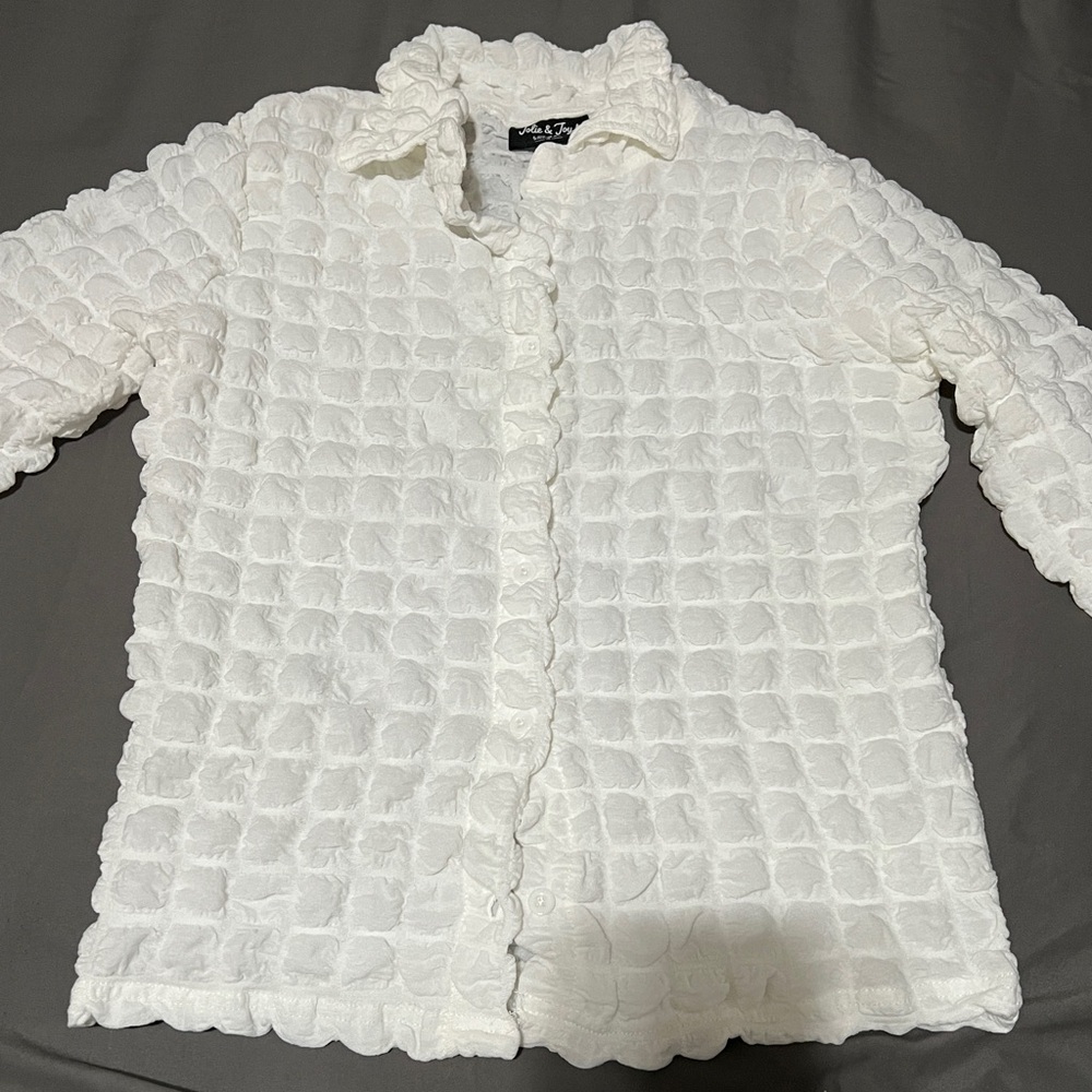 White quilted/textured Button-Up blouse